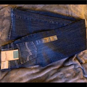 Wrangler jeans are a bit too bug. Never worn only tried on